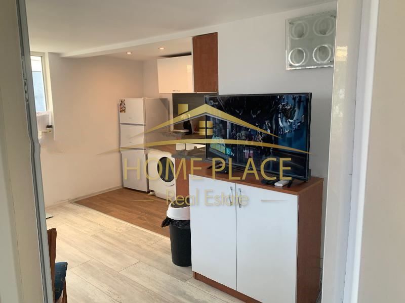 Дава се под наем Двустаен апартамент в Варна, ВИНС - 58 кв.м за 561 € - Снимка #2