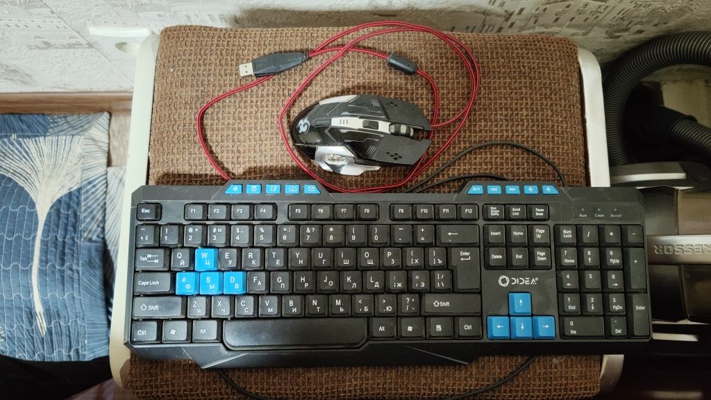 Монитор LG 17 flatron. Клавиатура и мишь. Материнская плата  DDR2