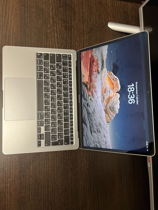 Macbook Air 13 8/256 93%