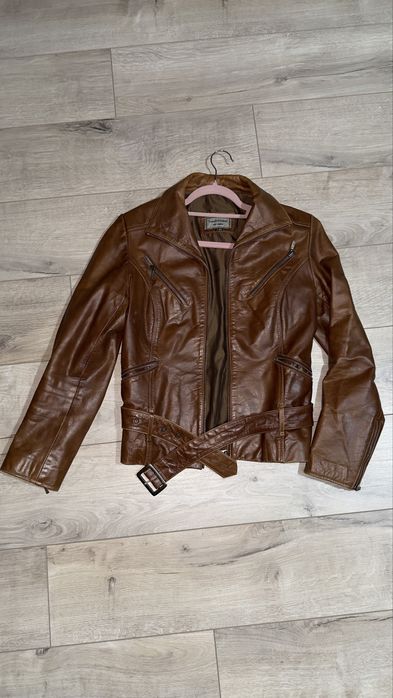 Вталено Яке от естествена кожа в много добро състояние !