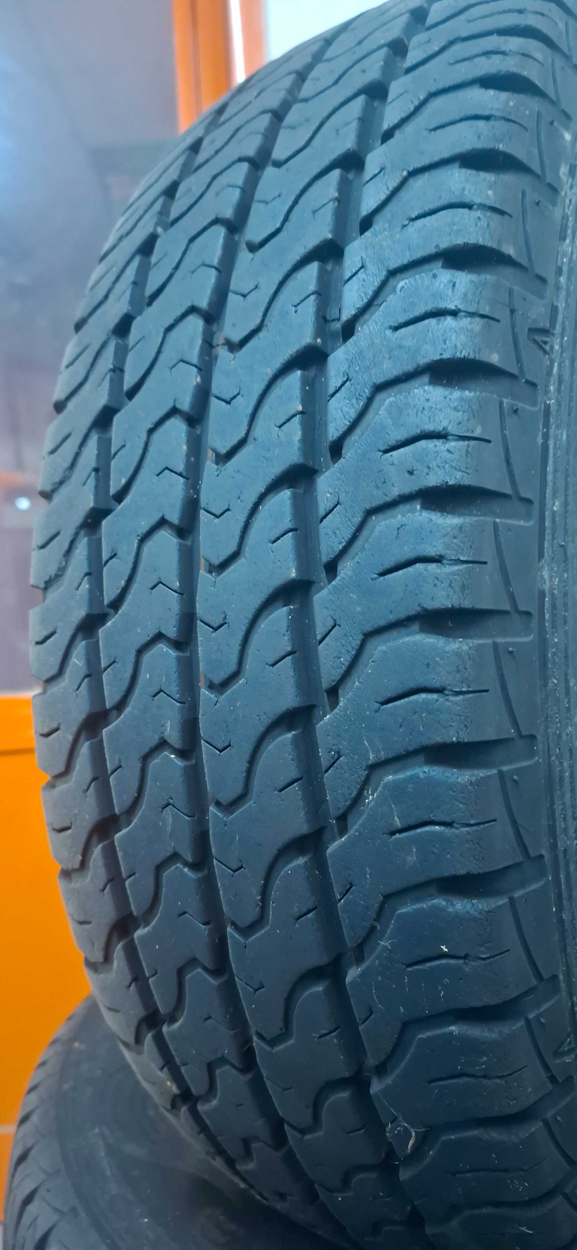 4бр. 215/70/15C Dunlop 7mm грайфер, дот 22г. Предлагаме монтаж +++