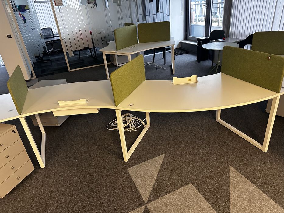 Модулни офис бюра ORT с прегради – конфигурации до 6 работни места