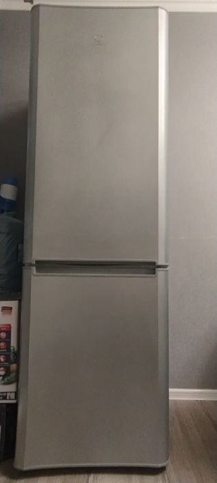 Холодильник indesit