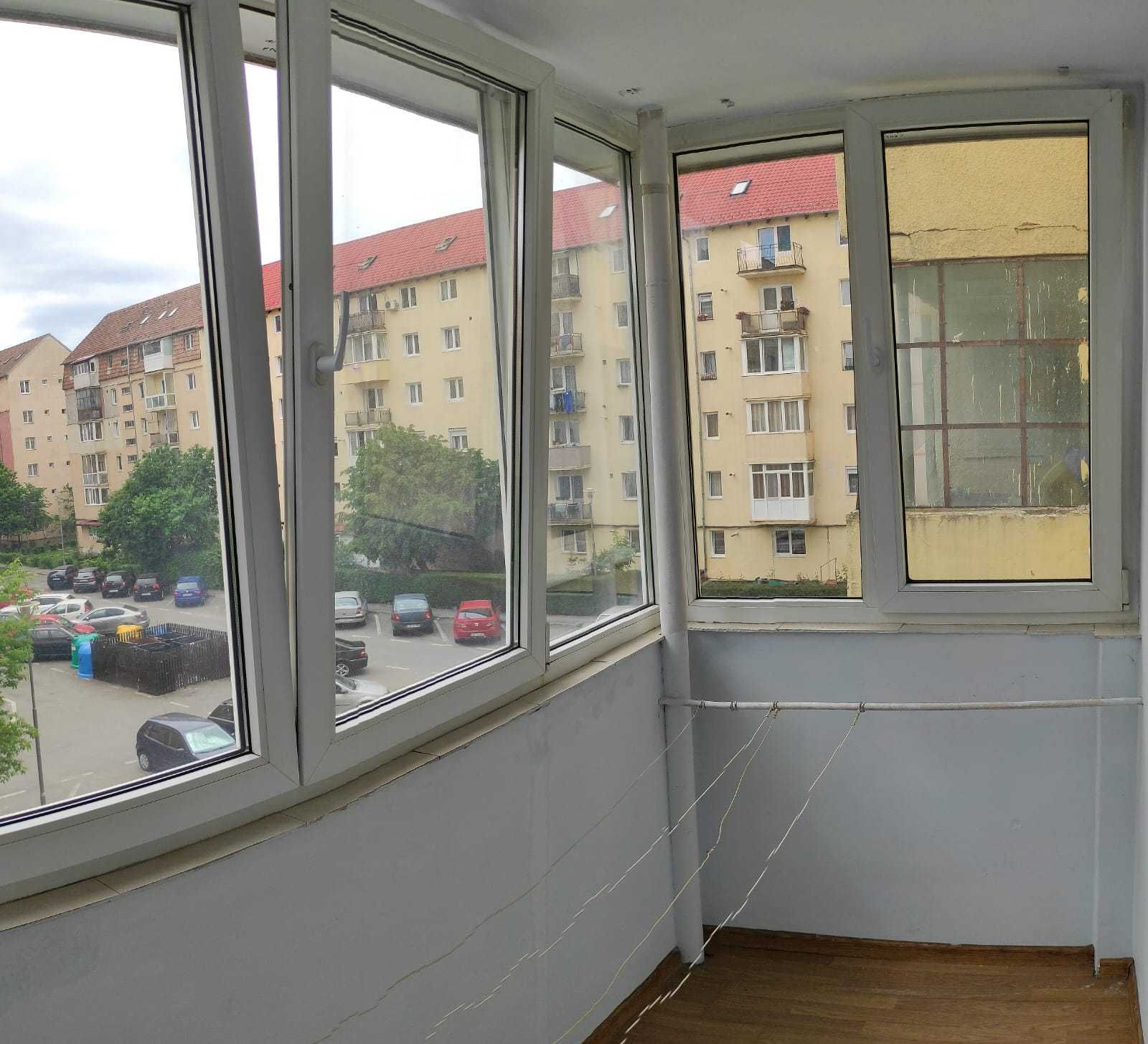 Vand apartament cu 2 camere in Vasile Aaron decomandat la etajul 2