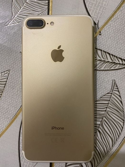 iPhone 7+  продам