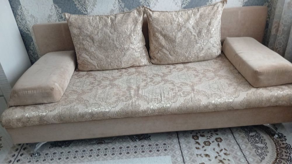 Тахта диван для дома