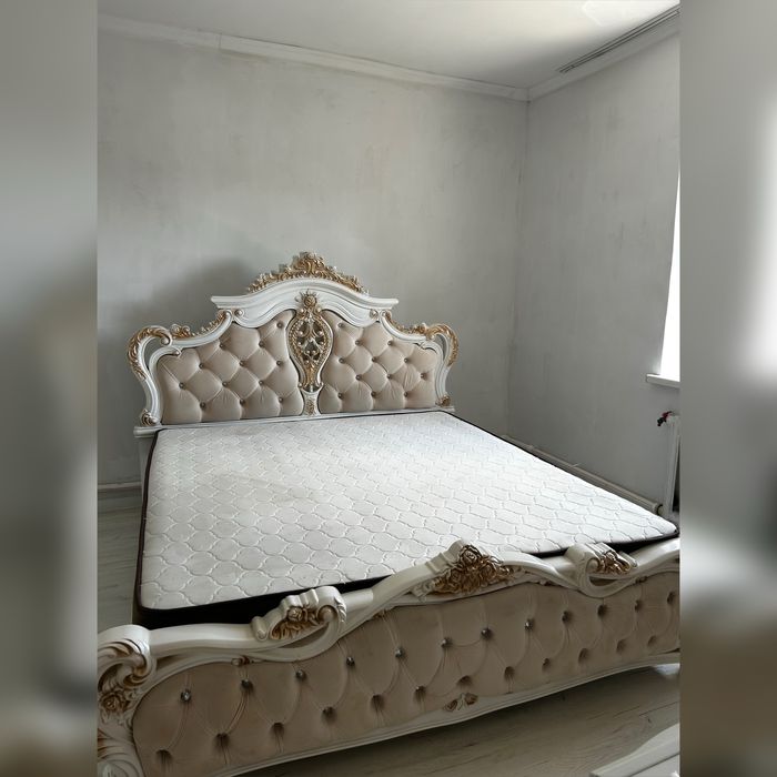 Кровать , тумба, комот