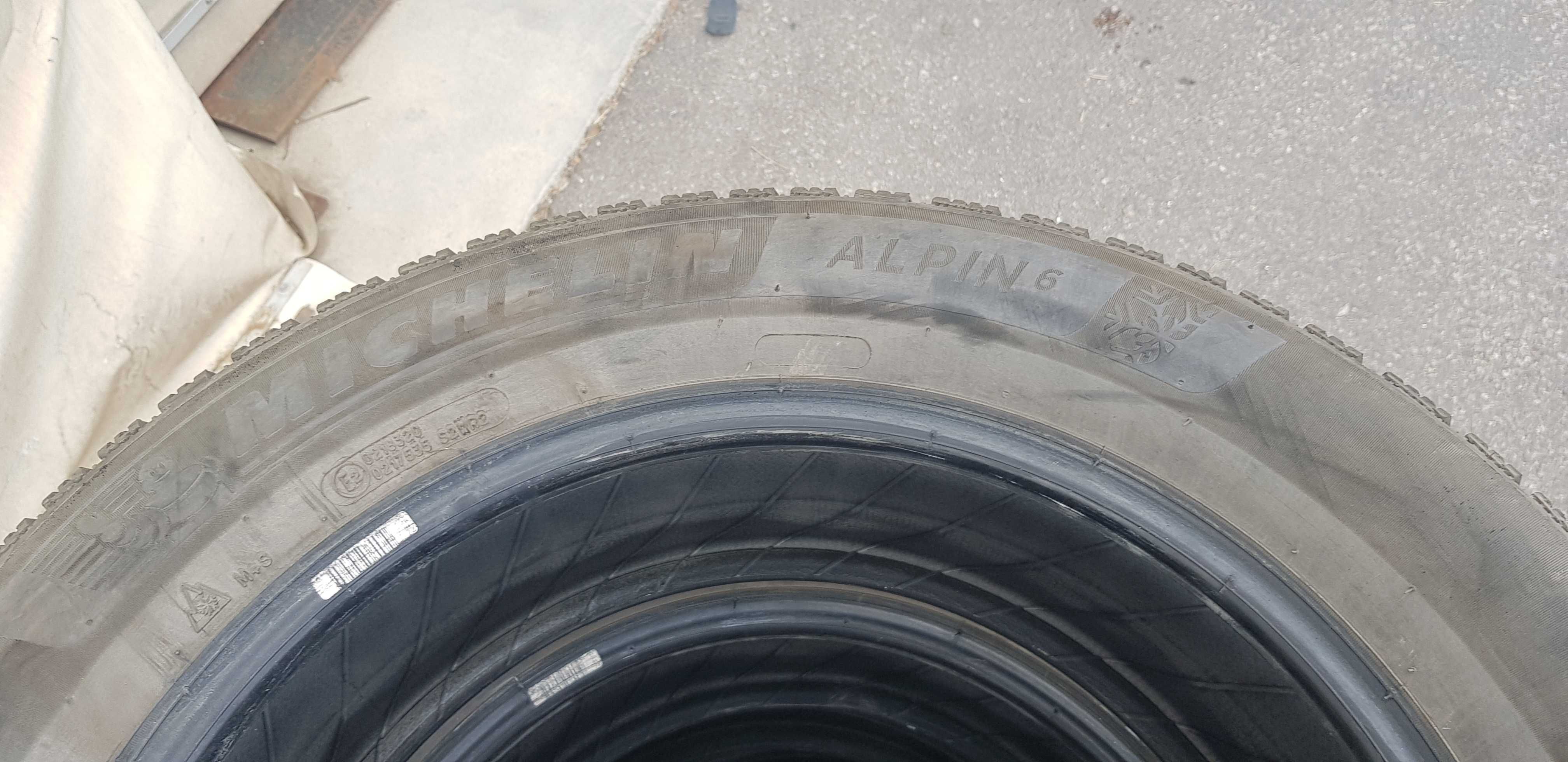 Продавам зимни гуми MICHELIN ALPIN 6 215/60 R17