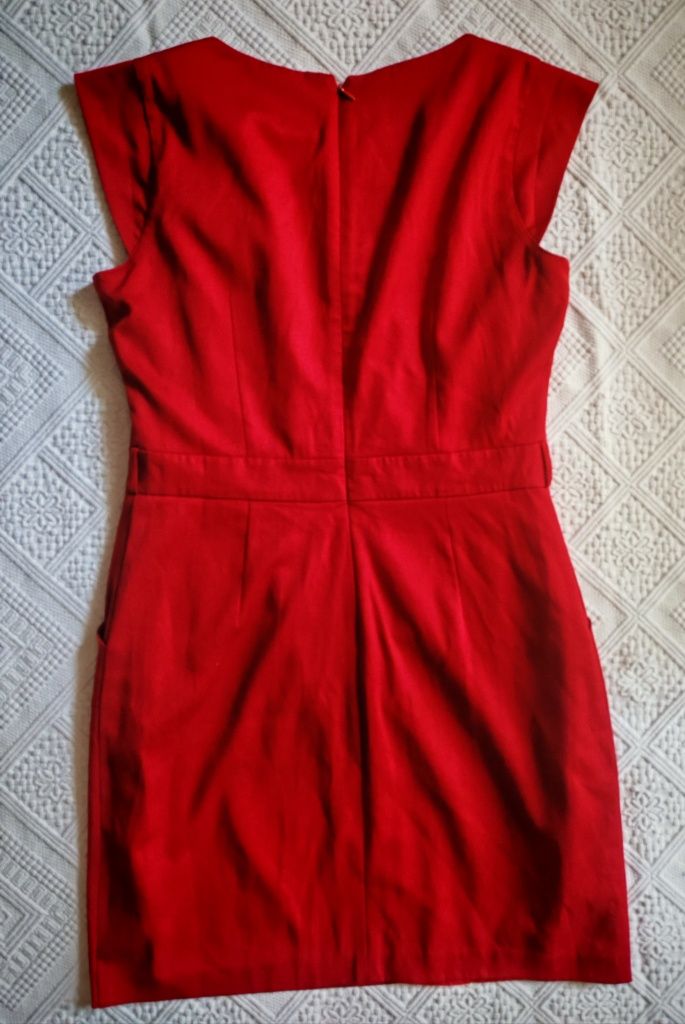 Rochie mărimea 42,de culoare rosie
