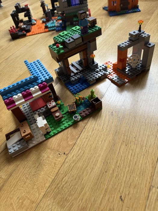 Продавам 8 оригинални LEGO Minecraft комплекта