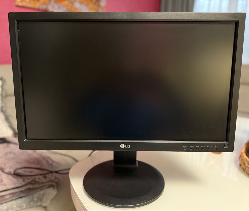 Монитор фирма LG