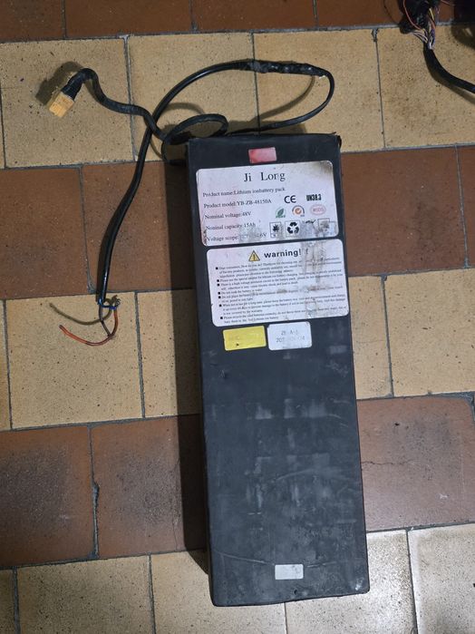 Продам батку 48v 15ah запас на 60км контр 2000w 48v мотор колесо 1000w