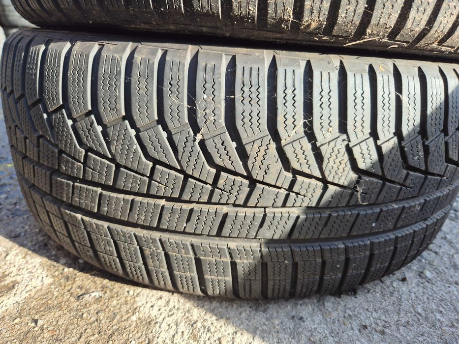 2 Anvelope de IARNA - 215/50/17 - HANKOOK - Stare foarte buna DOT 2018