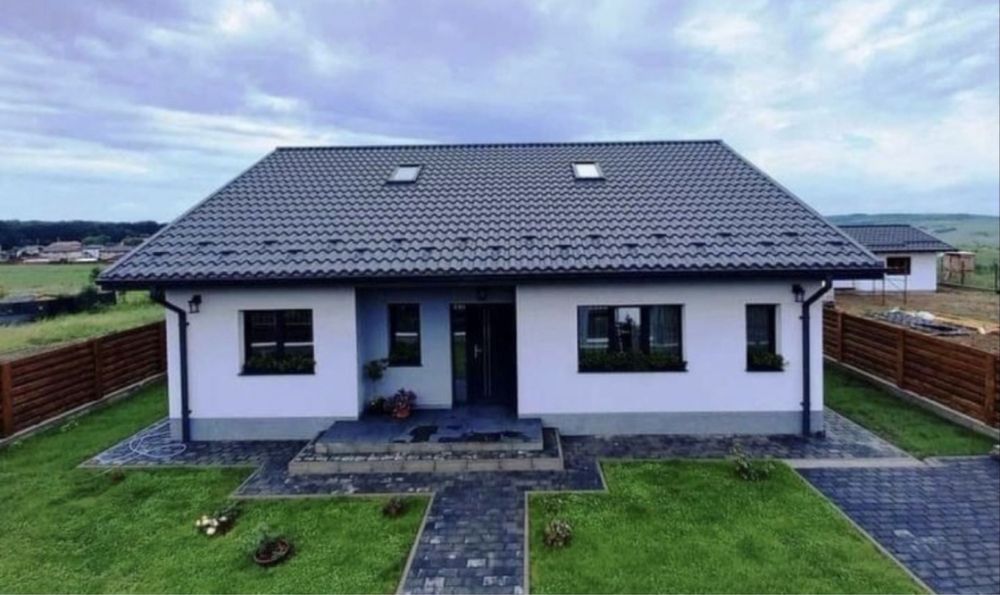 Vand case pe structura metalica la cheie