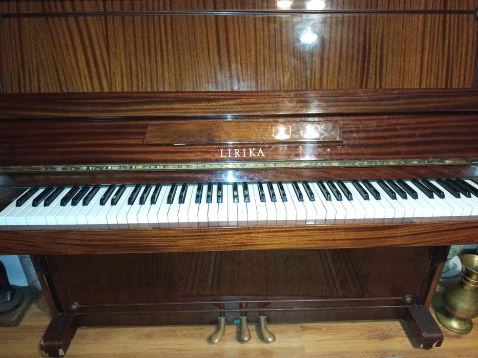 Руско пиано Лирика