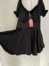 Черна сатенена рокля