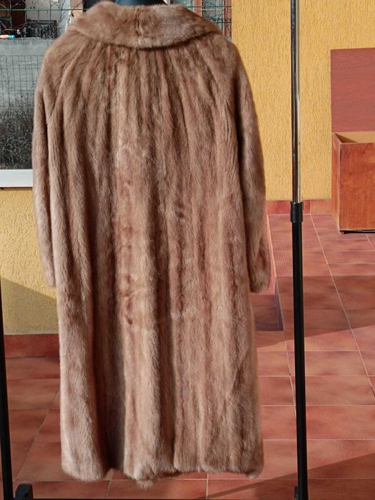 Vând haină blană lungă nutrie