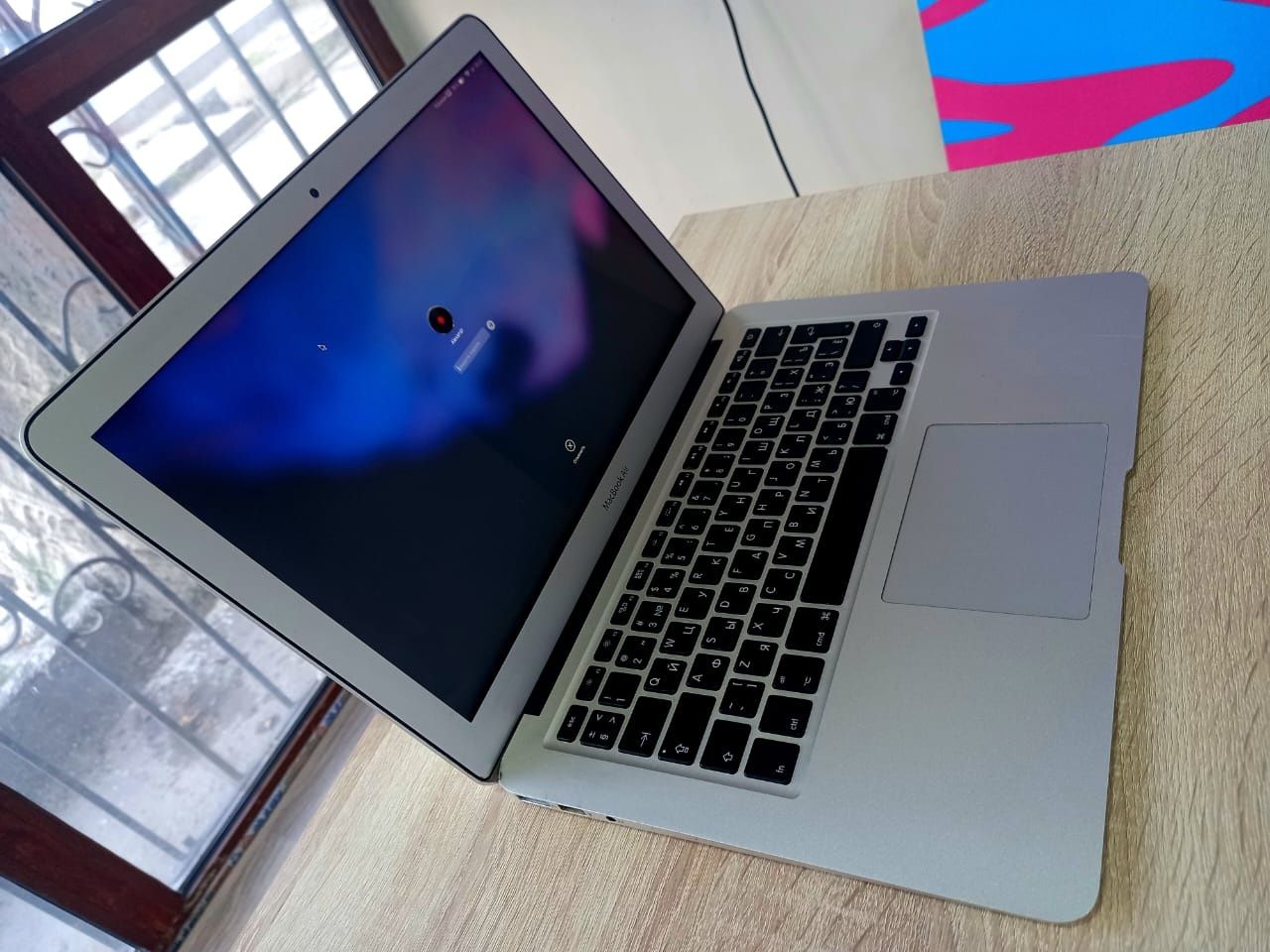 Продам ноутбук MacBook air 13