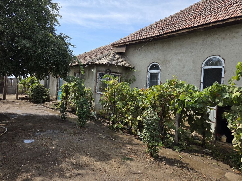 Vând casă în comuna Motatei