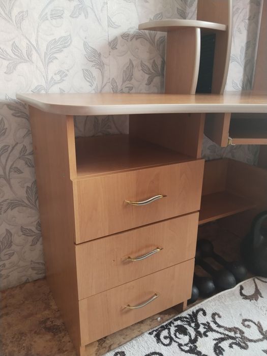 Стол компьютерный