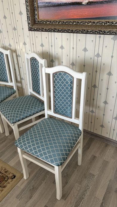 Стол со стульями