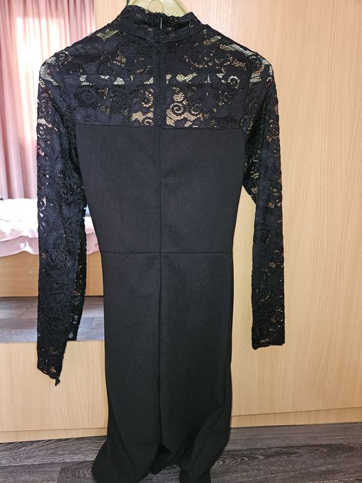 Дамска черна къса рокля с дантелени ръкави