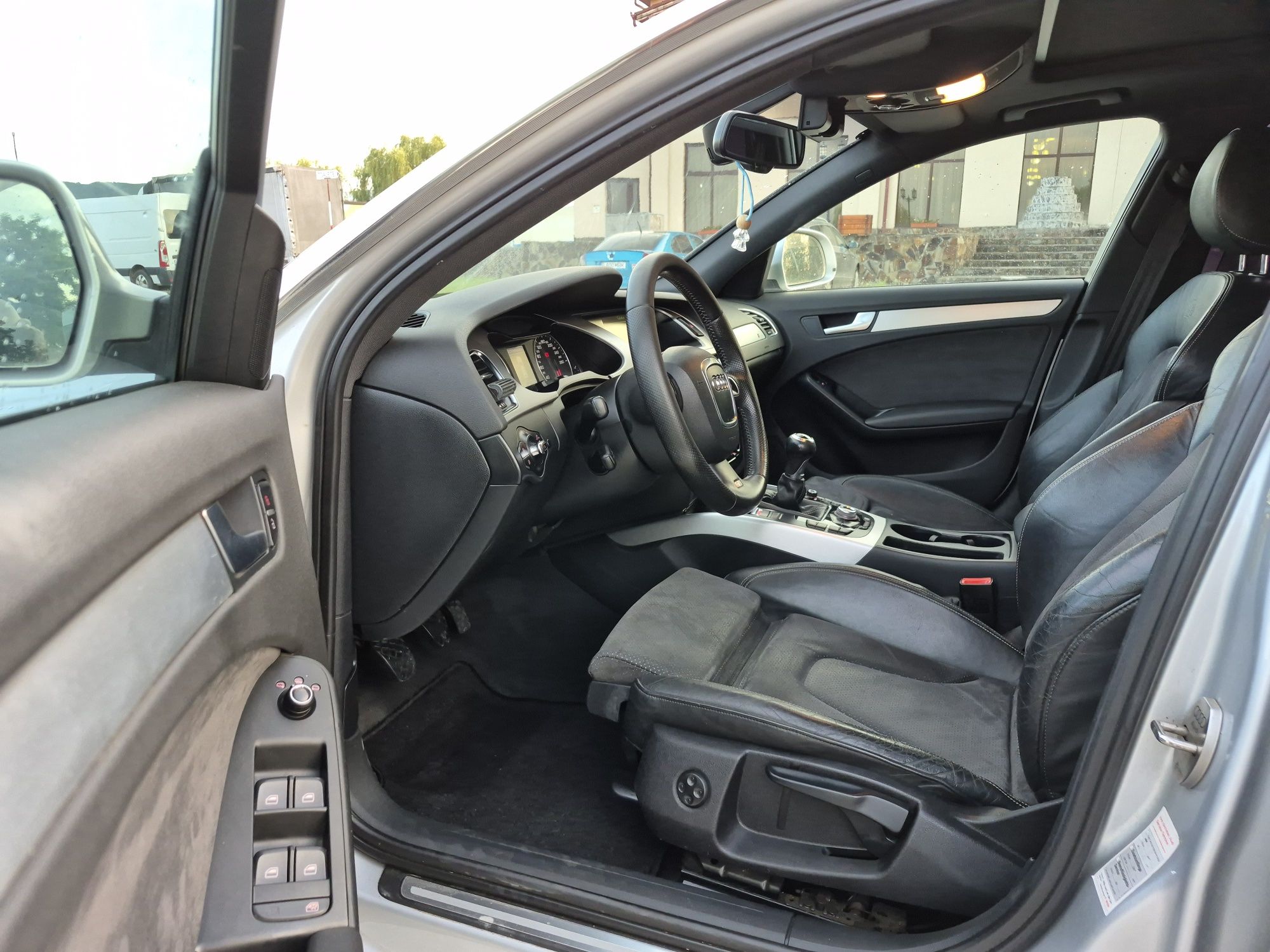 Audi a4 b8 S-line 2.0 tdi 143 cp