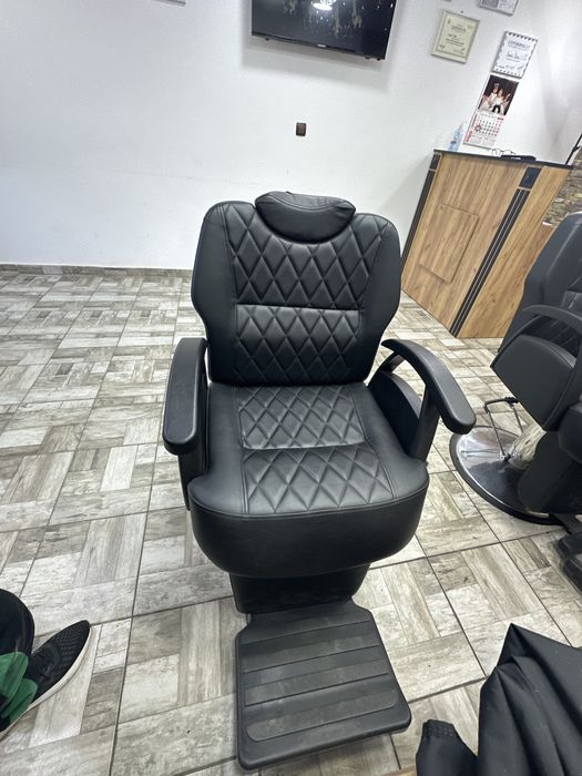 Продавам бръснарски стол