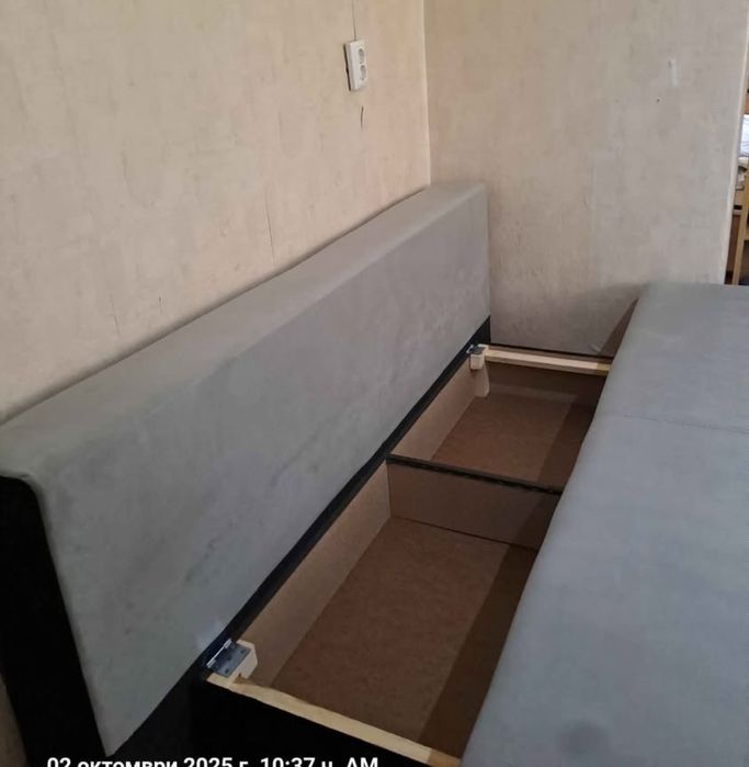 Разтегателен диван (Кийра) 140/190см ,с подарък към него топ матрак