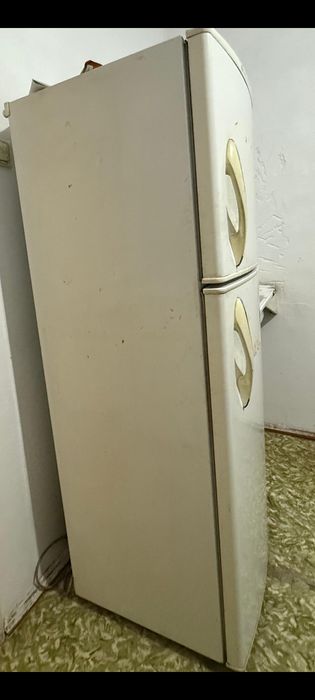 Продаём бу холодильник Lg не большой з