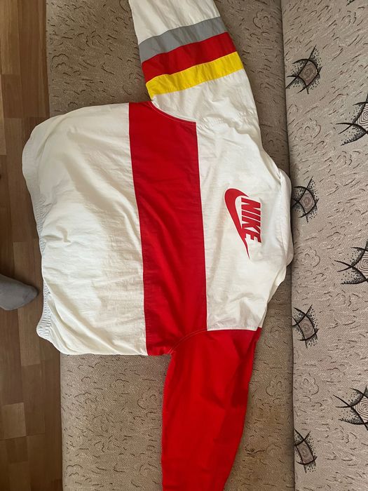 Яке на Ливърпул колекция 2021/2022 закупено от магазин на Найк