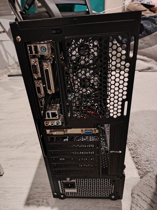 Unitate PC Gaming Intel I7 Gen8 16GB Rami