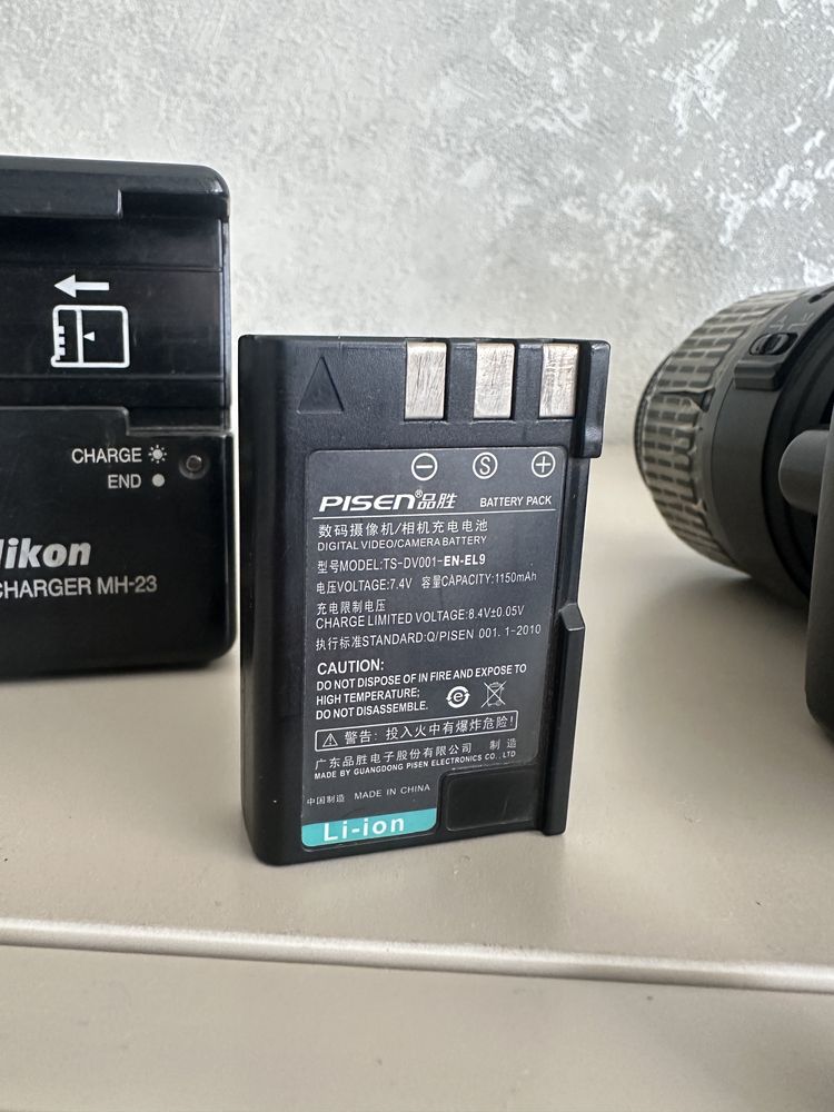 Nikon D60, Card 8Gb, Батарейка, Спишка YN560-II, Синхронизатор, Сумка