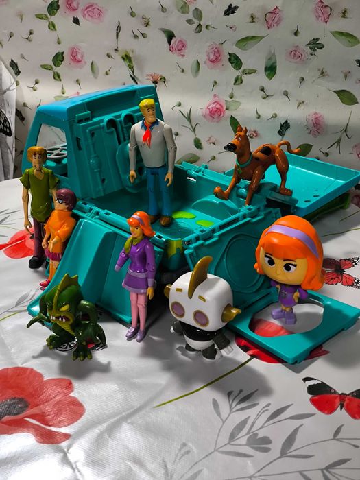 Mașina misterelor și personajele din Scooby doo, originale