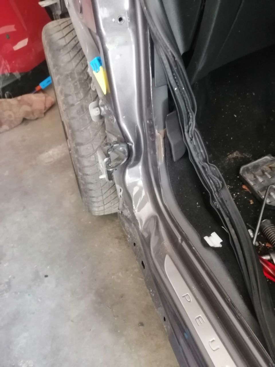 Автобояджийски и автотенекеджийски услуги