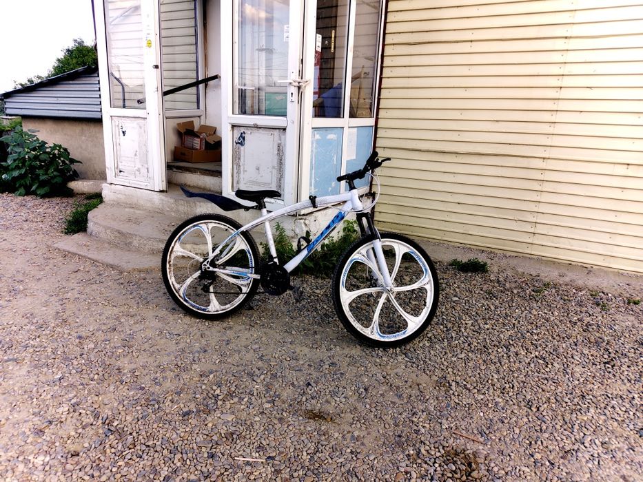 Велик в хорошем состояние если купите до 25августа зделаю скидку за 65