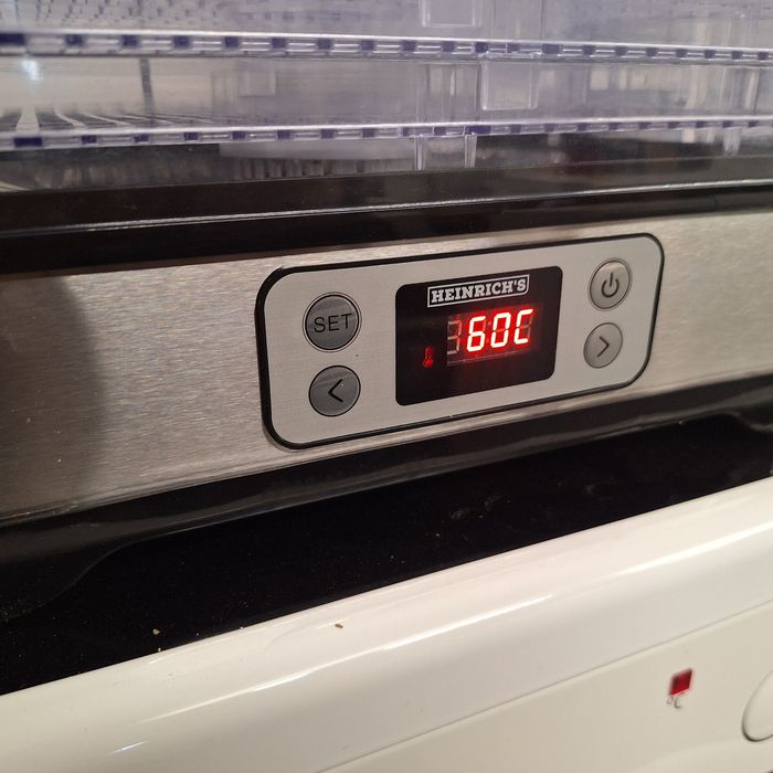 Дехидратотор/ сушилня за плодове и зеленчуци с дигитален таймер