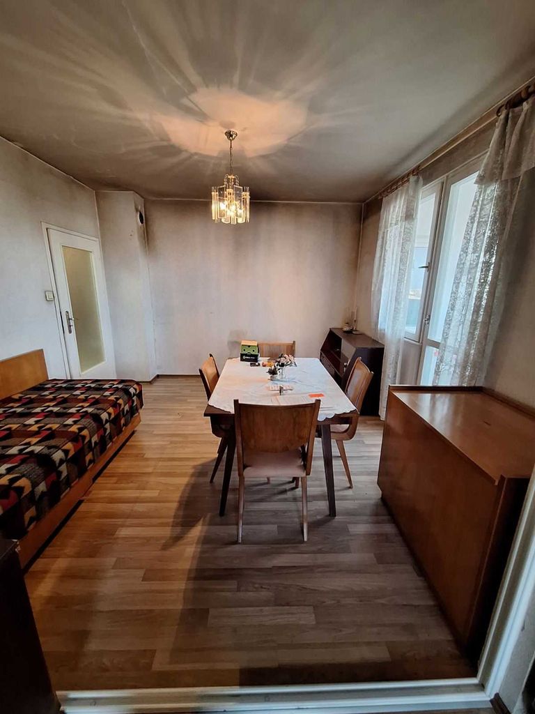 Продава се Тристаен апартамент в Русе, Родина 3 - 87 кв.м за 1035 €/кв.м - Снимка #16
