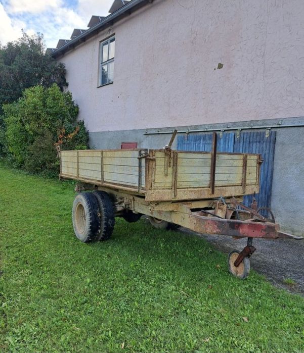 Vând remorcă basculează pe 3 părți.