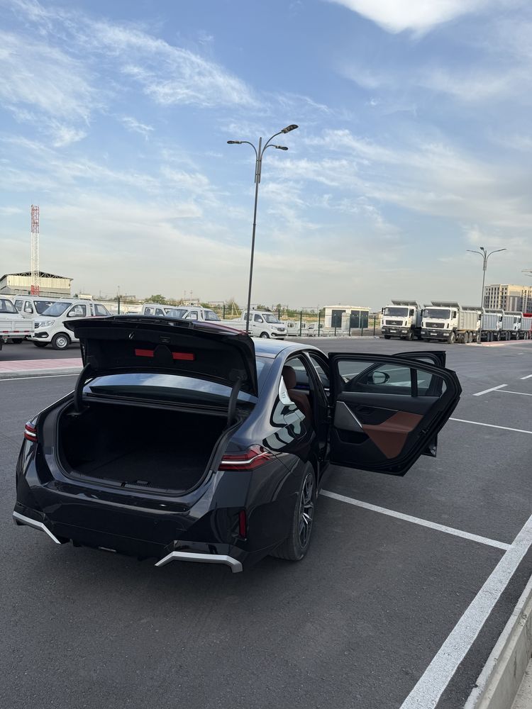 BMW i5 35L bez probeg v nalichii