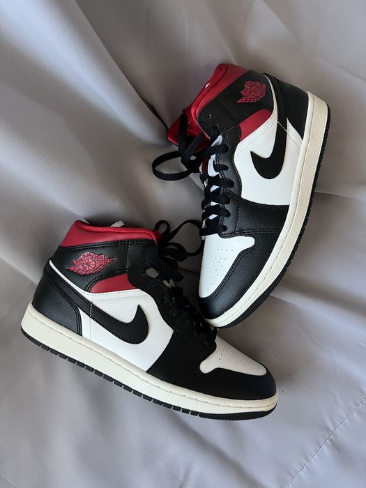 Jordan 1 Mid “Gym Red Panda”