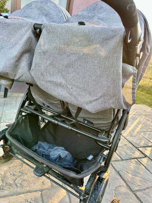 Много запазена количка за близнаци Peg Perego BOOK FOR TWO Модел 2024
