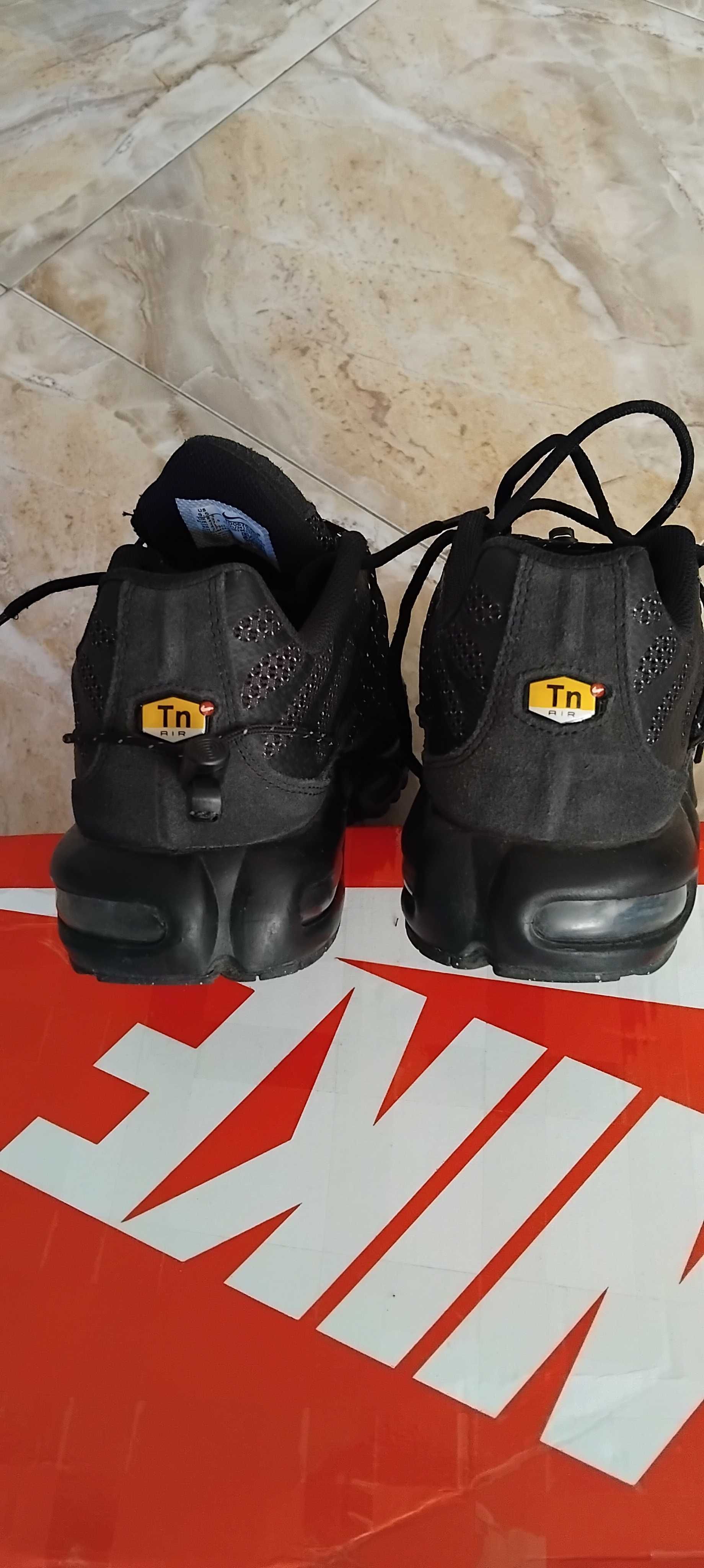 NIKE AIR MAX Plus Utility