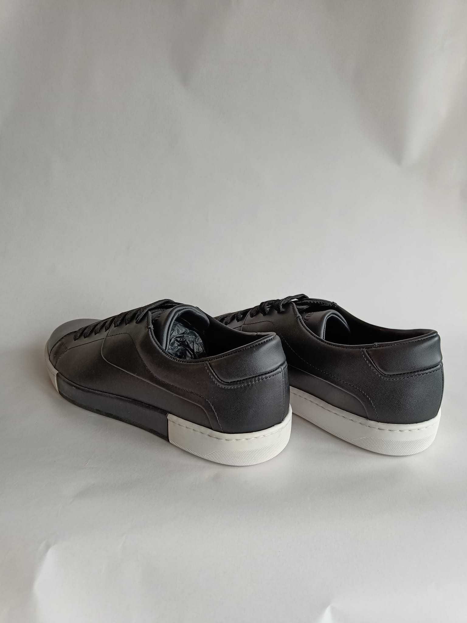 Sneakers PRADA..