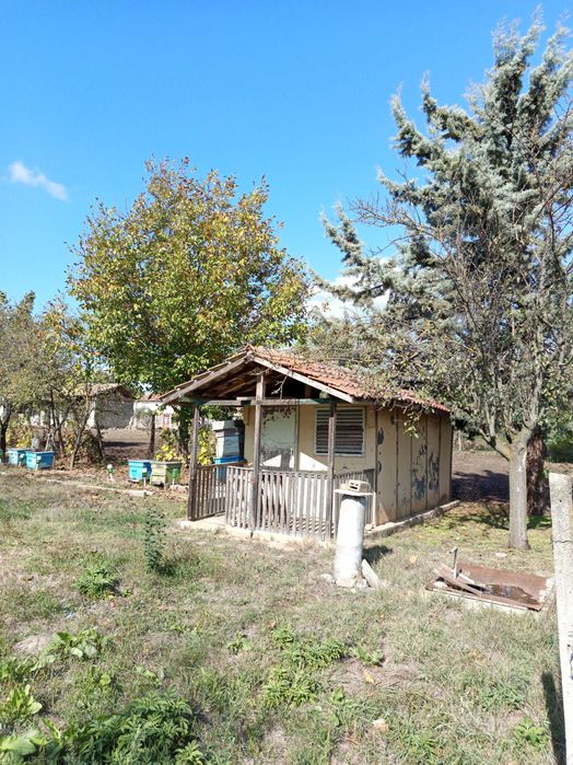 Парцел в регулация с постройка с. Ветрище