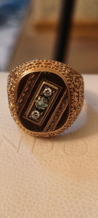 Перстень золотой с Изумрудом и бриллиантами! Проба 583.
