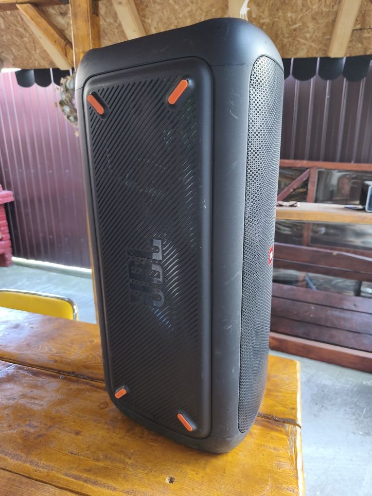 Vînd boxa jbl 310.