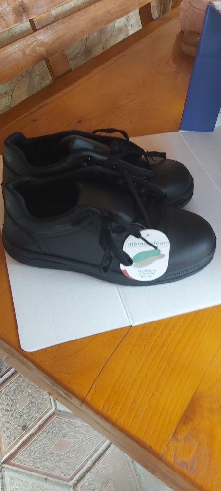 Pantofi de lucru noi cu protectie Isacco