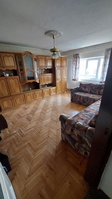 Dau in chirie apartament 3 camere in cart. Carpati II