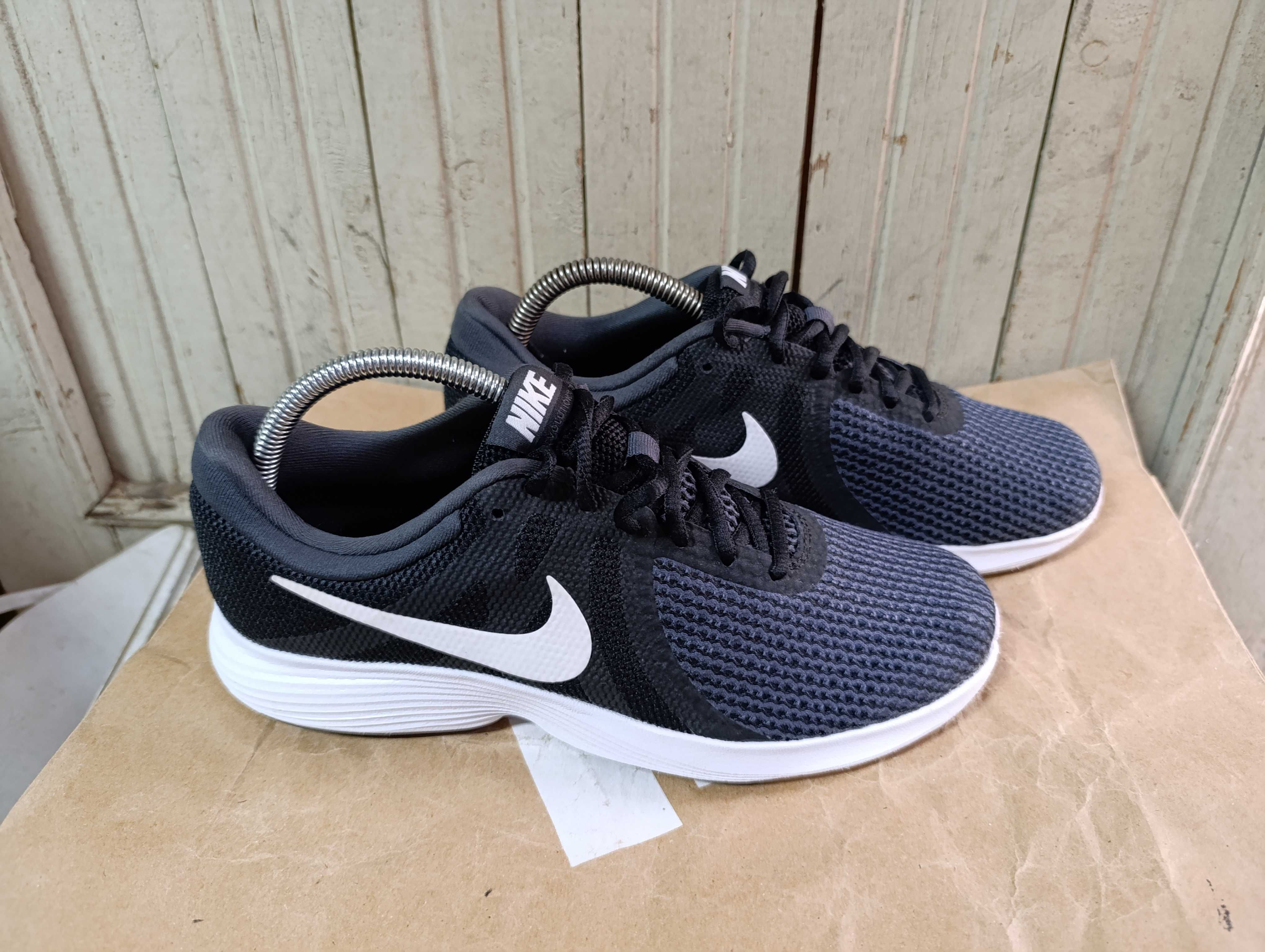 ''Nike Revolution 4''оригинални маратонки 41 номер